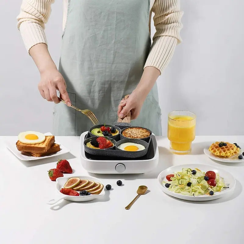 Padella Antiaderente a 4 Scomparti in Alluminio con Rivestimento Effetto Pietra e Manico in Legno – Compatibile con Induzione e Fornelli, Facile da Pulire, Ideale per Uova, Omelette e Colazione