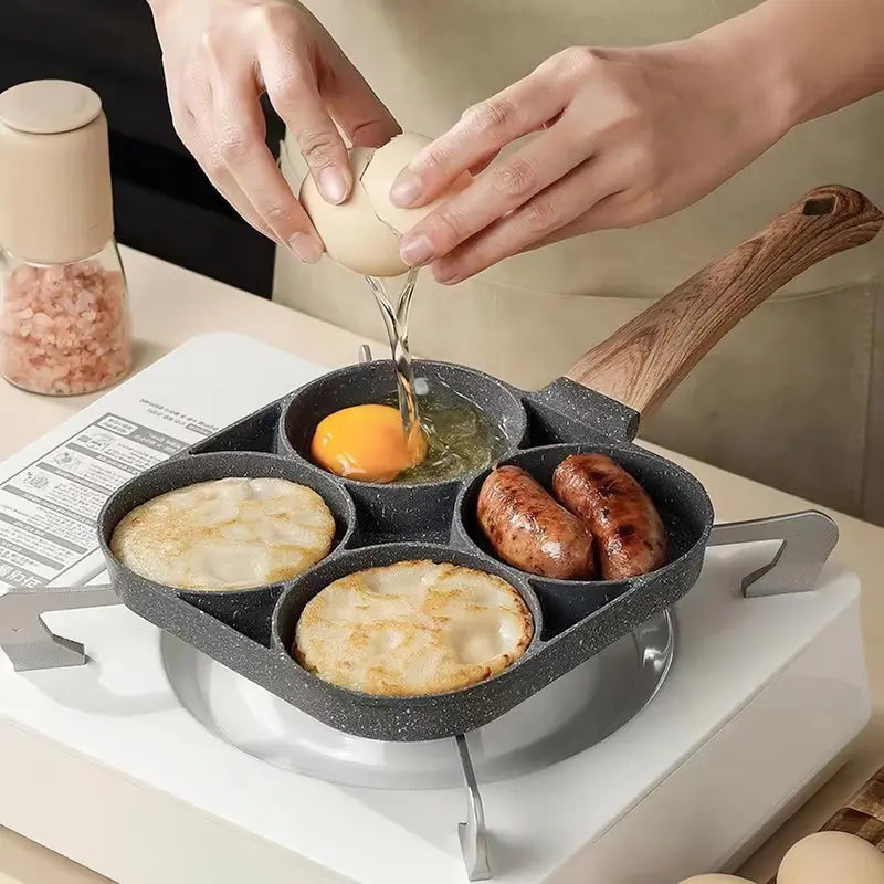 Padella Antiaderente a 4 Scomparti in Alluminio con Rivestimento Effetto Pietra e Manico in Legno – Compatibile con Induzione e Fornelli, Facile da Pulire, Ideale per Uova, Omelette e Colazione